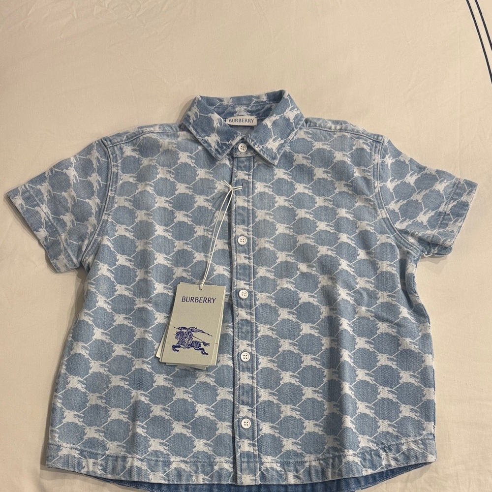 Burberry Kids
Equestrian Knight-print washed denim shirt